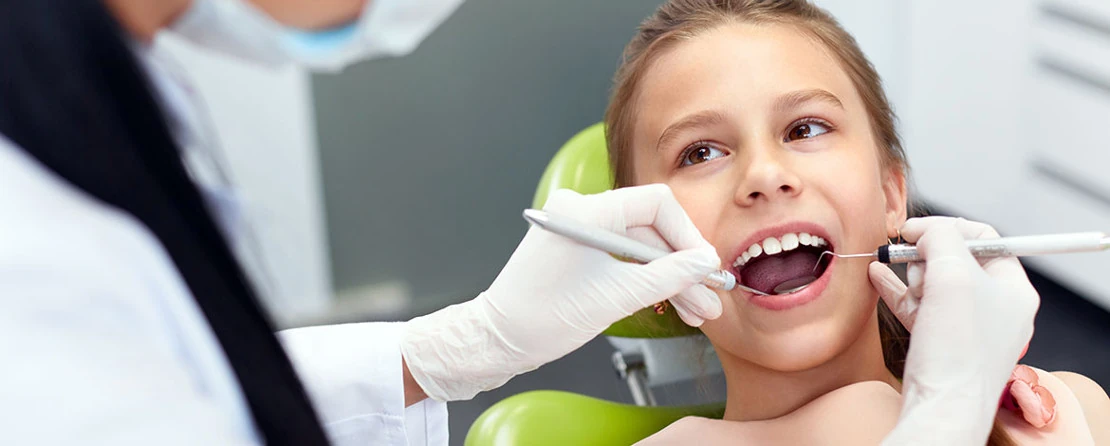 In the photo, a girl has her teeth treated by an orthodontist at the Bagita Clinic